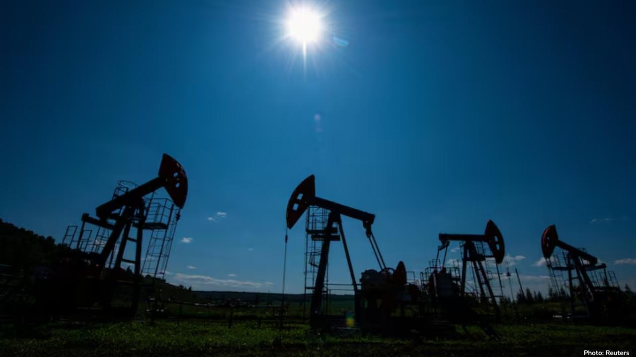 Oil Prices Rise After Falling to 16-Week Lows, Driven by Sanctions on Russian Crude