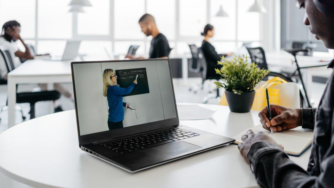 Best E-Learning Platforms for Students and Professionals in 2025