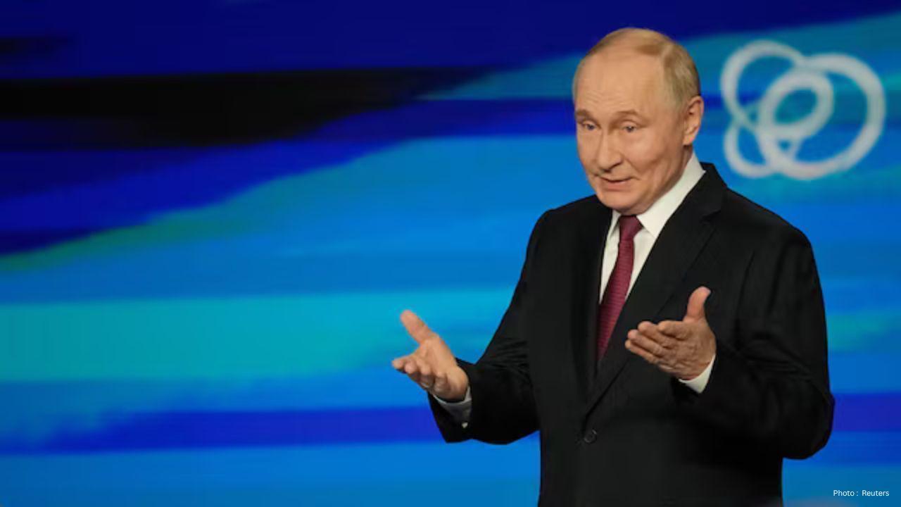 Putin Holds Security Council Meeting After Call With Trump