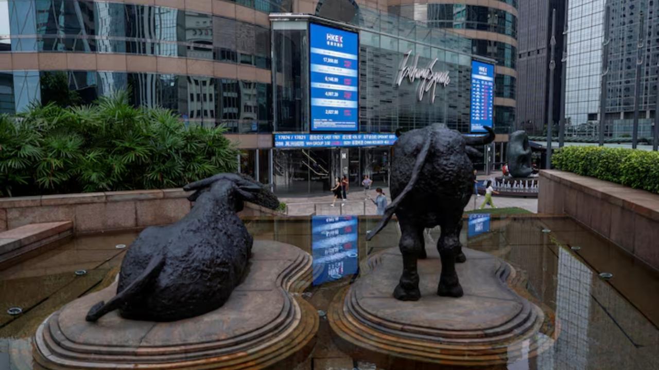 Asian Stocks Fall as US Tariff News Confuses Investors