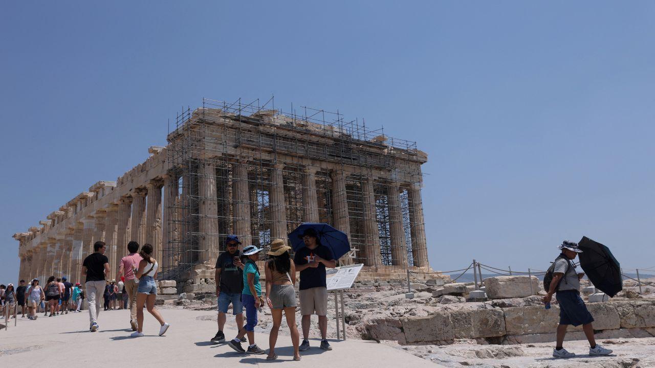 Greece Heatwave Acropolis Closes and Outdoor Work Stops to Protect People