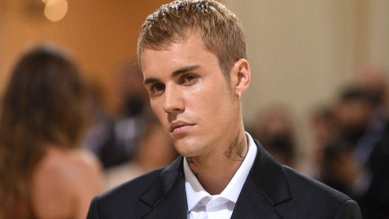 Justin Bieber drops surprise album “Swag”
