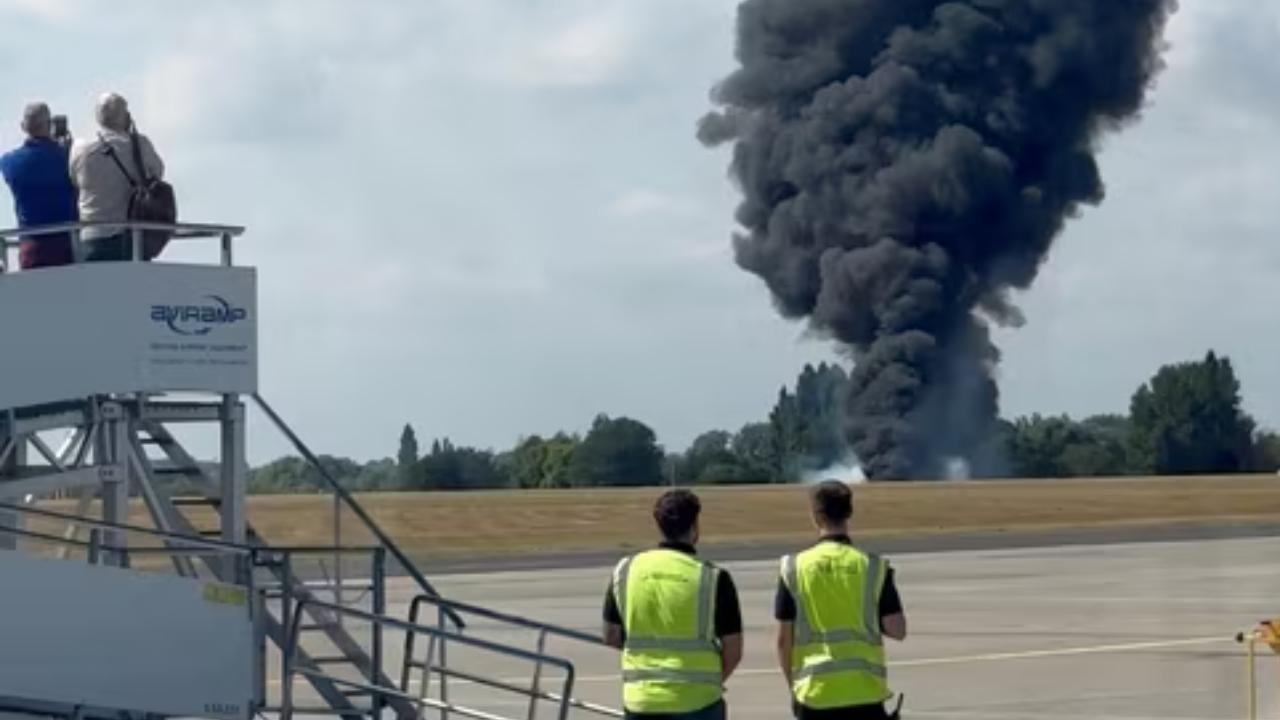 London Airport Horror: Medical Flight Crashes in Flames London Airport Horror: Medical Flight Crashes in Flames