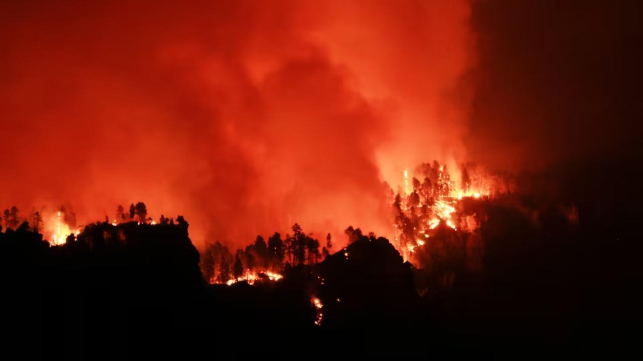 US Wildfires Spread as Firefighters Face Staff Cuts