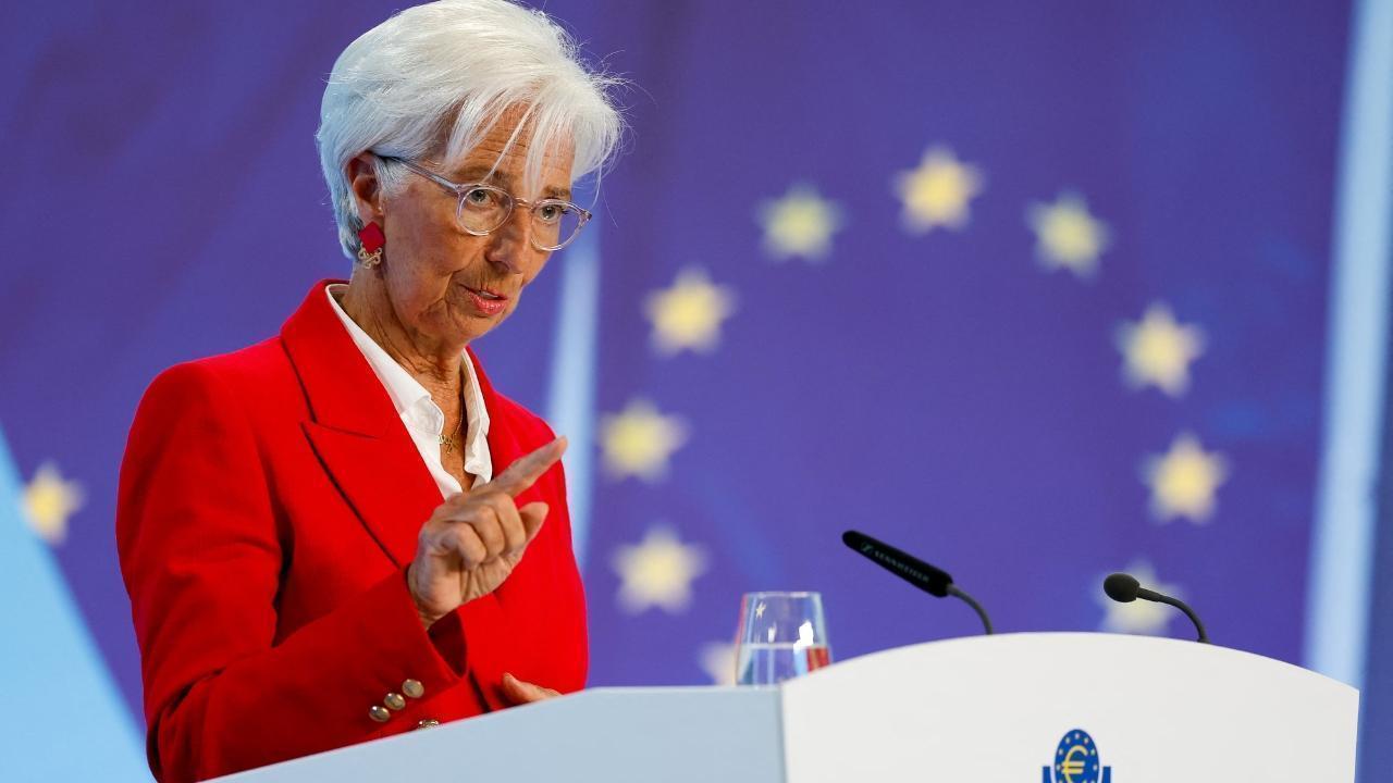 ECB keeps interest rates steady amid global trade worries