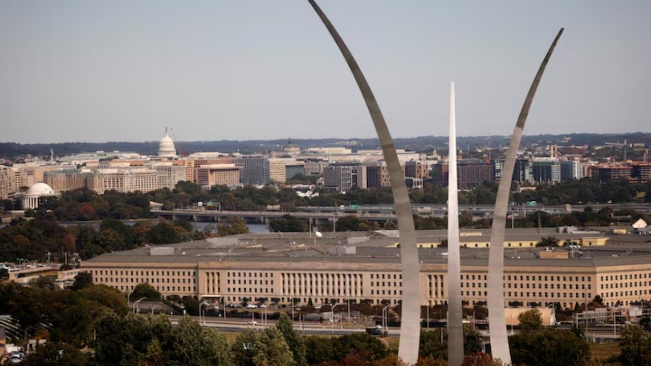 US changes duty rules for military helping immigration efforts