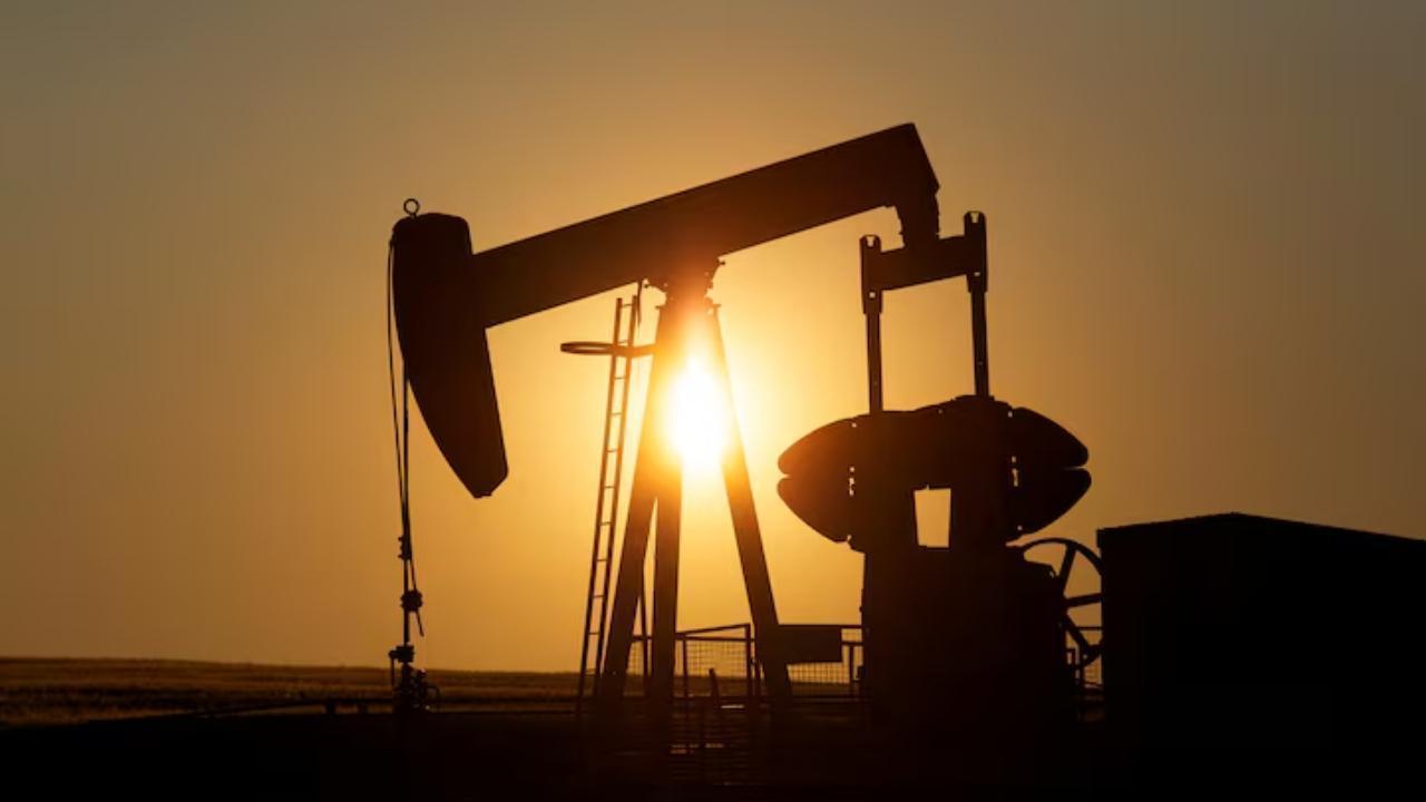 Oil Dips as Global Economic Worries and Fed Decision Loom