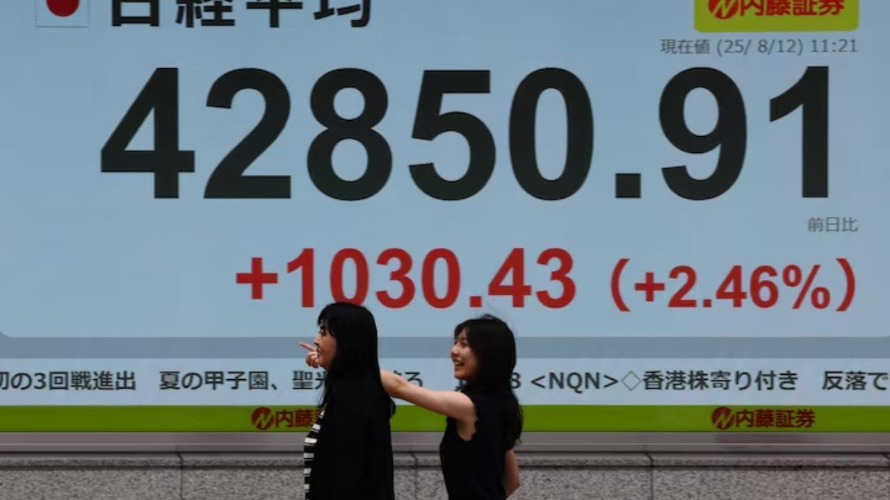 Global markets mixed ahead of key U.S. Fed speech