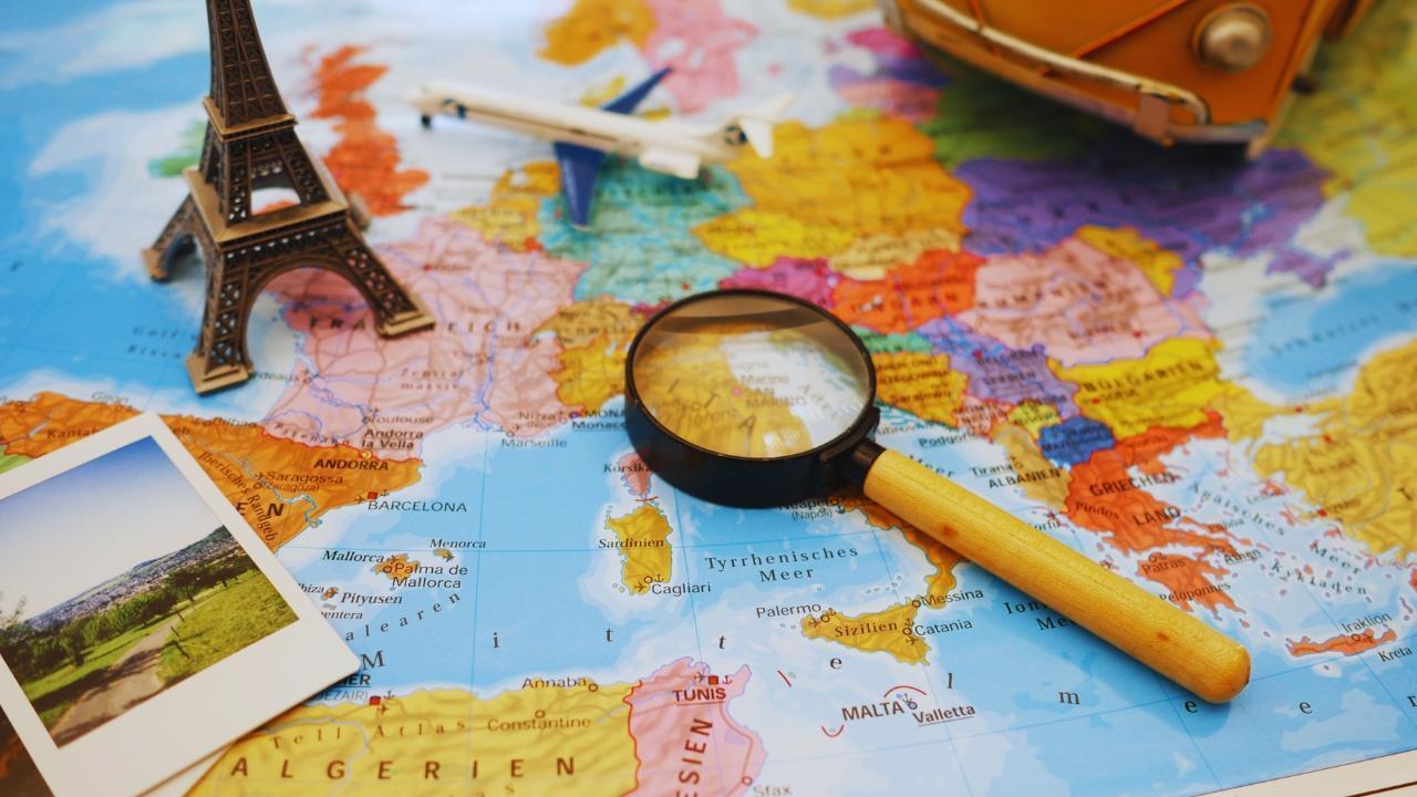 AI-Enhanced Vacation Planning: Smart Itineraries and Flights by Design