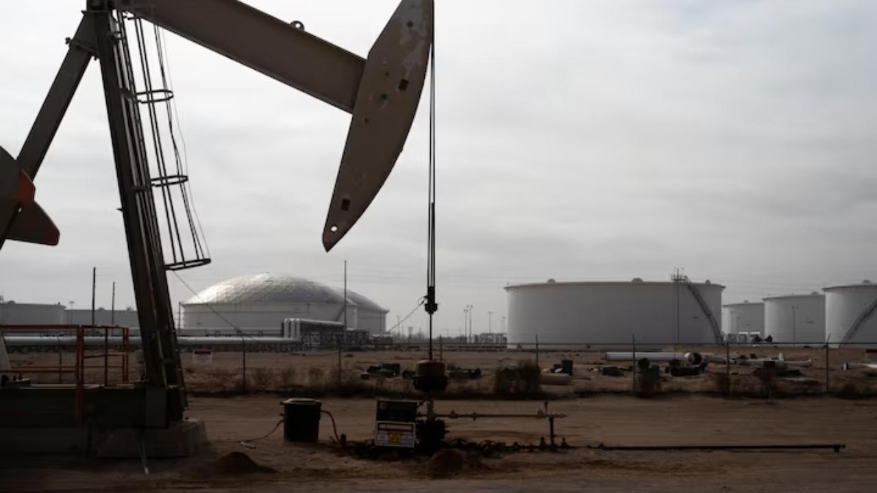 Oil Prices Fall as US Summer Driving Season Ends