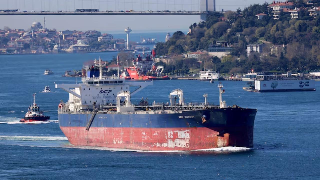 Oil Prices Drop on Demand Fears But End the Week Higher