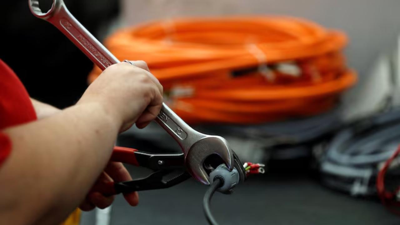 UK Factories Face Setback as Orders Decline Amid Global Tensions and Domestic Tax Hikes