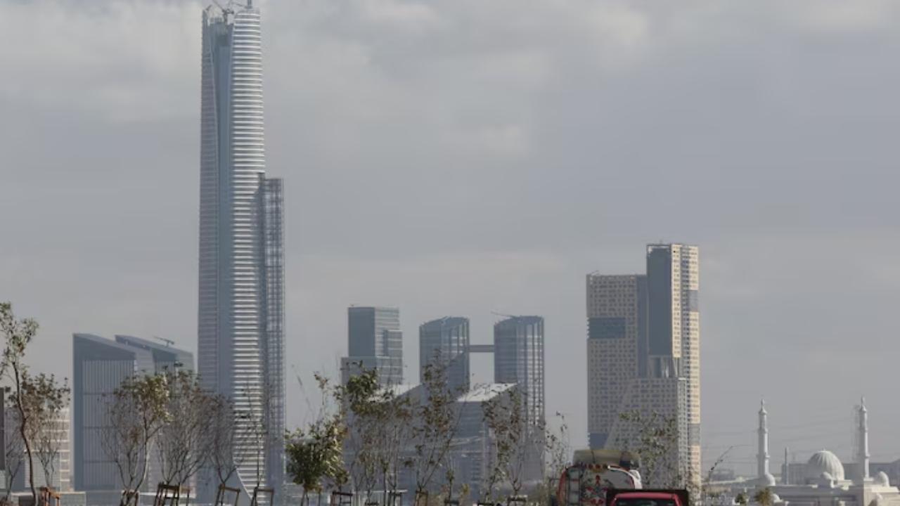 Egypt’s Non-Oil Businesses Shrink Again in August