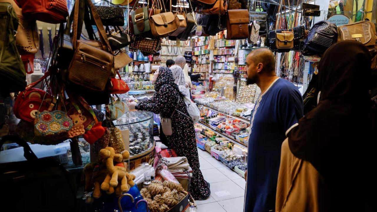 Saudi Non-Oil Businesses Grow Slightly in August Saudi Non-Oil Businesses Grow Slightly in August