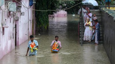 Yamuna River floods Delhi; thousands evacuated amid heavy rain.