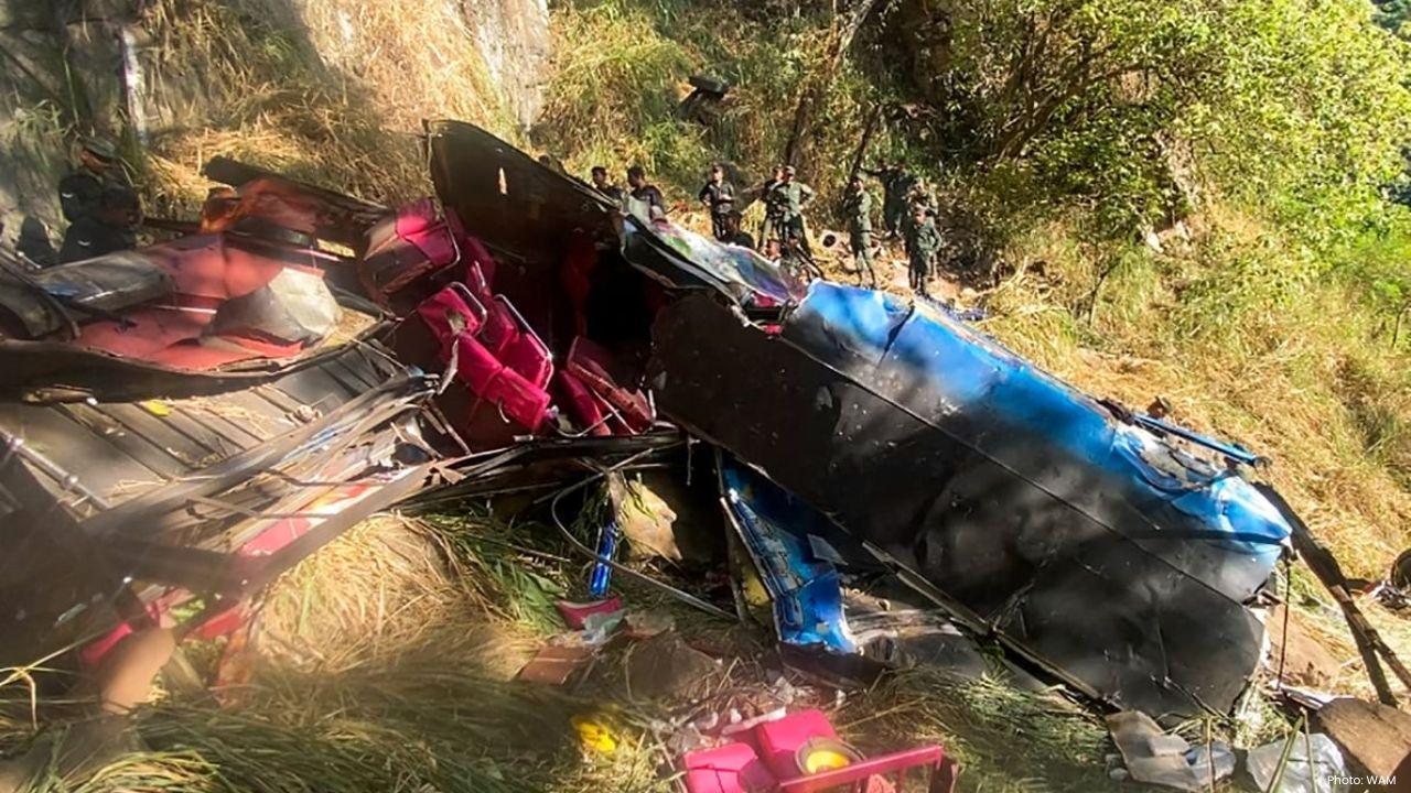 Sri Lanka Bus Accident 15 Dead 16 Injured in Mountain Crash