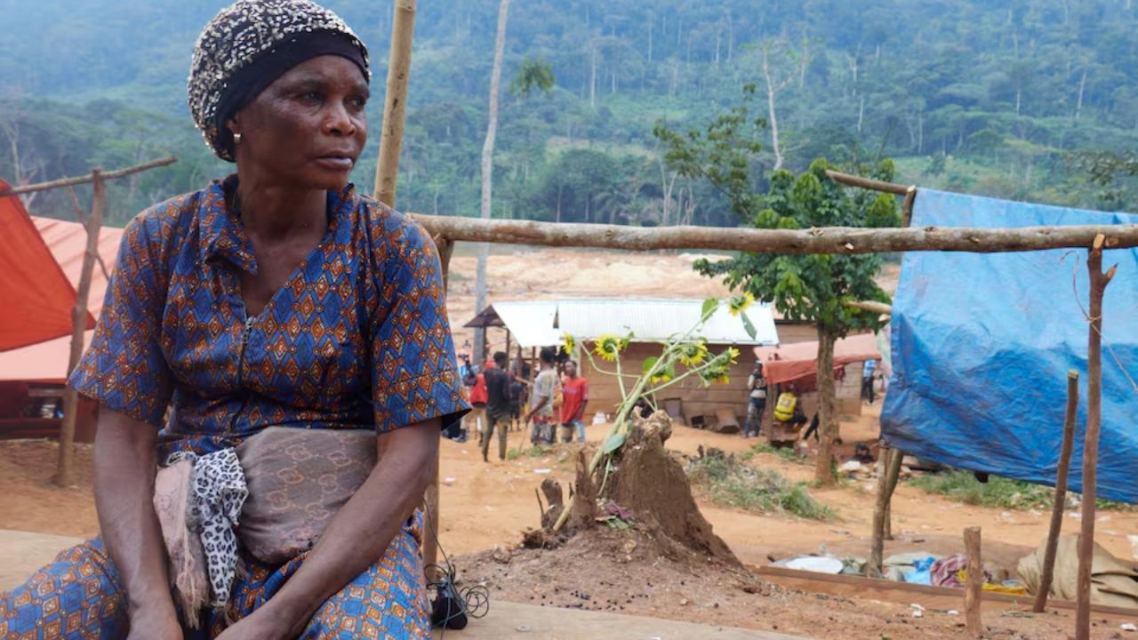 Congolese Women Mine Gold to Survive After Rebel Attacks