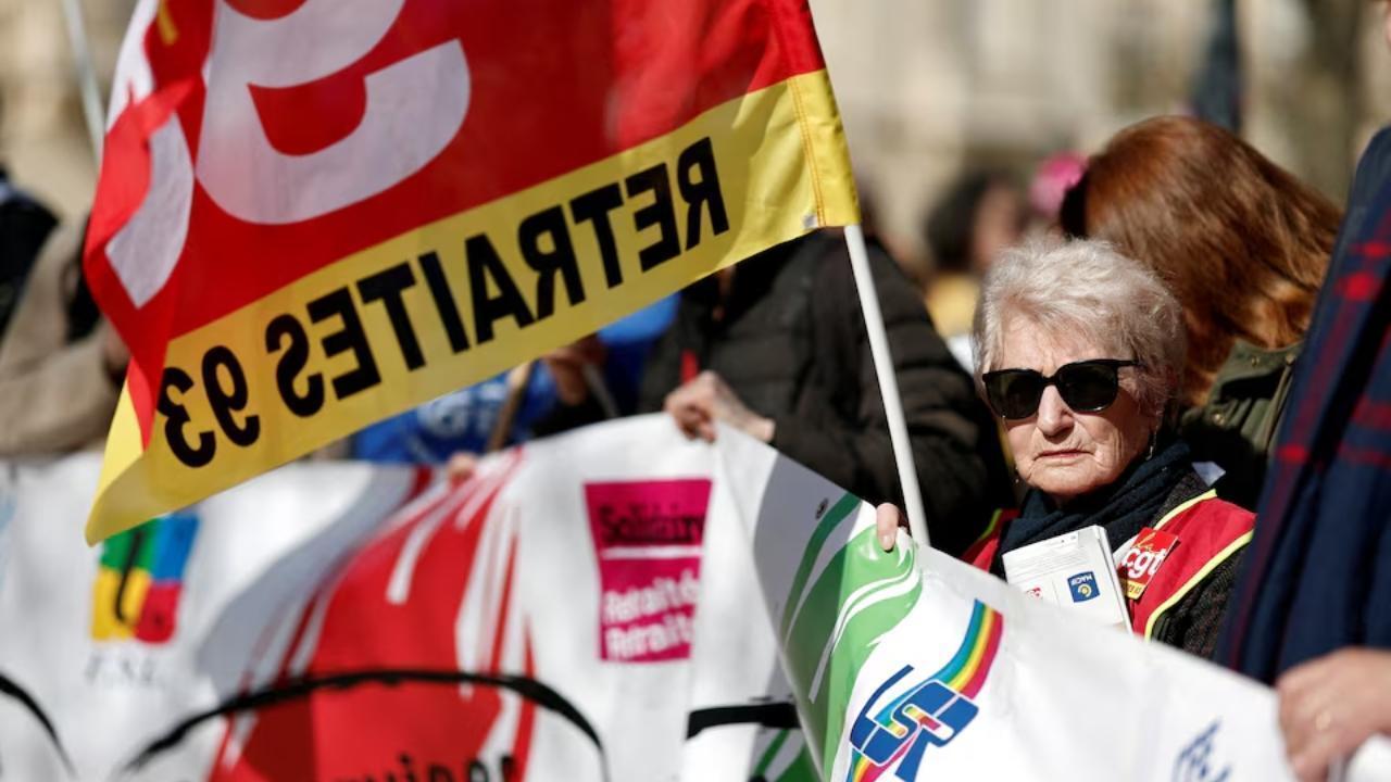 Millennials Say Boomers Causing France’s Huge Deficit