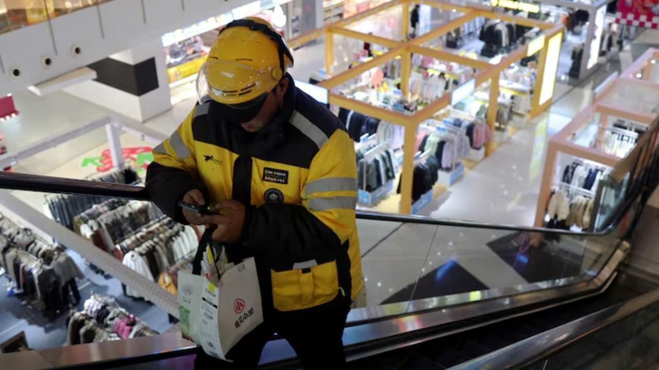 China's E-commerce Giants Face Losses in Price War