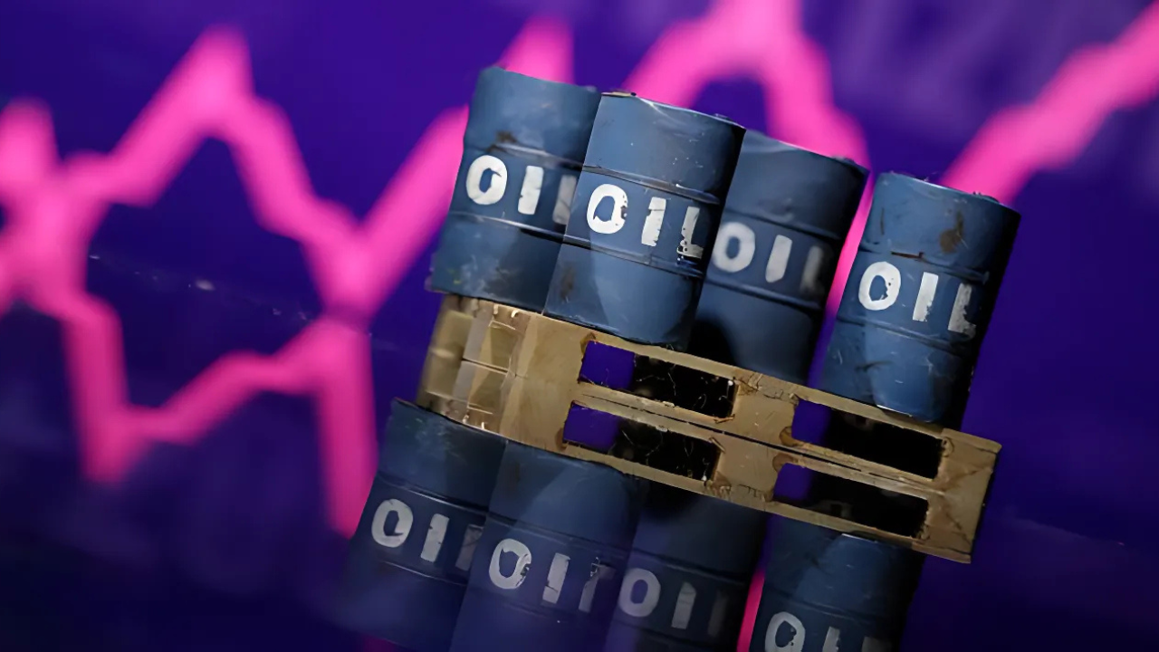Oil Prices Steady Amid Oversupply Concerns and Geopolitical Risks