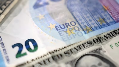 Dollar weakens as markets await Fed interest rate cut