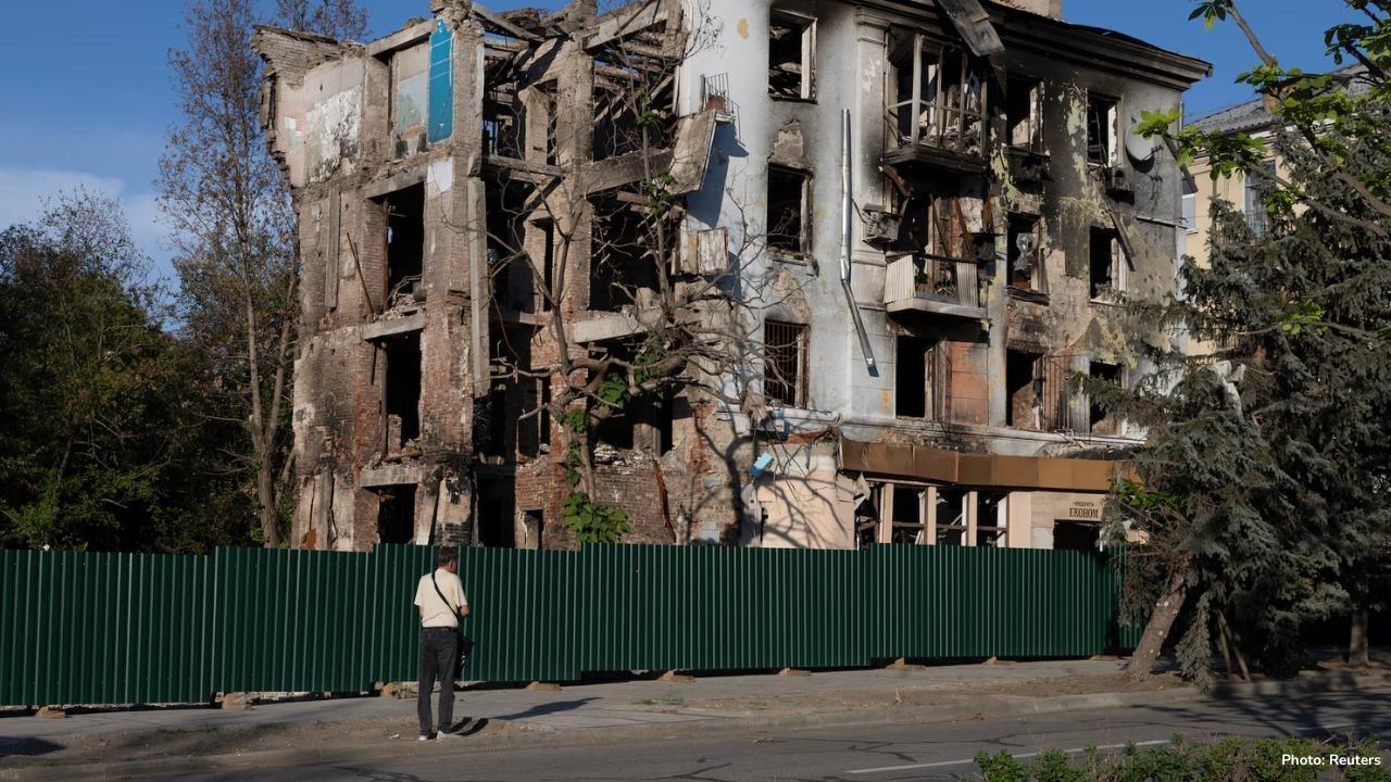 Ukraine’s frontline cities face fear but refuse to give up