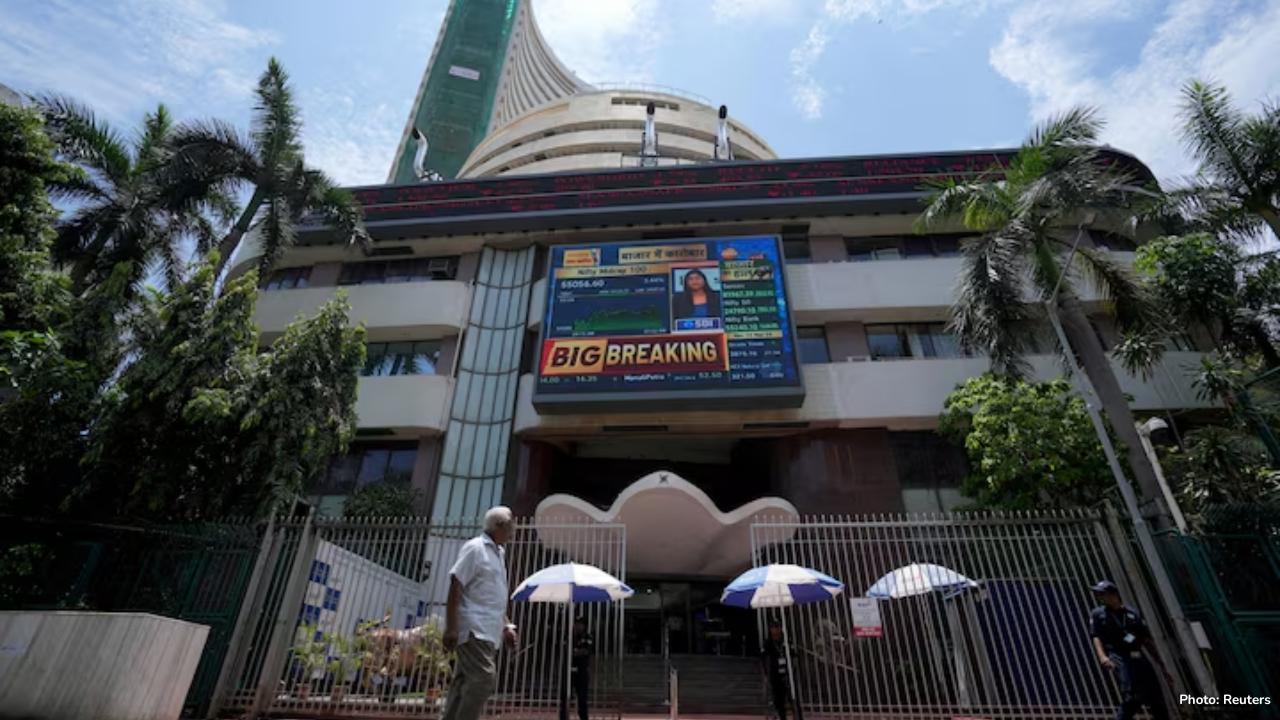 Foreign Investors Withdraw $2.7 Billion from Indian Stocks