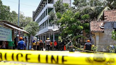 Ambulances Line Up as Indonesia Searches for Students After School Collapse