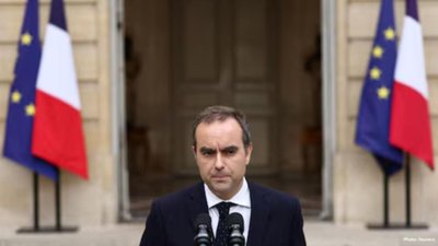 French Socialist Leader to Vote Against PM Lecornu Amid Political Turmoil