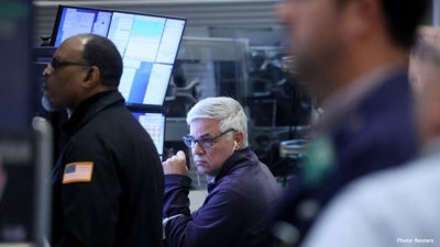 Global Markets Pause After AI Surge; Fed Speeches Awaited