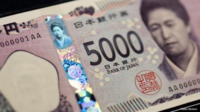 Yen Falls to Two-Month Low After Japan Election