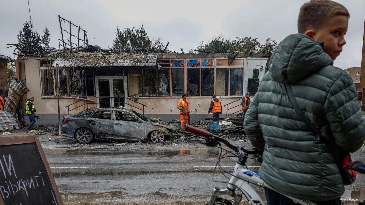 Russian Attacks Leave Kyiv in Darkness as Power Slowly Returns