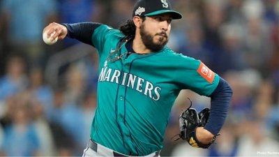 Mariners Beat Blue Jays 3-1 to Win ALCS Game 1