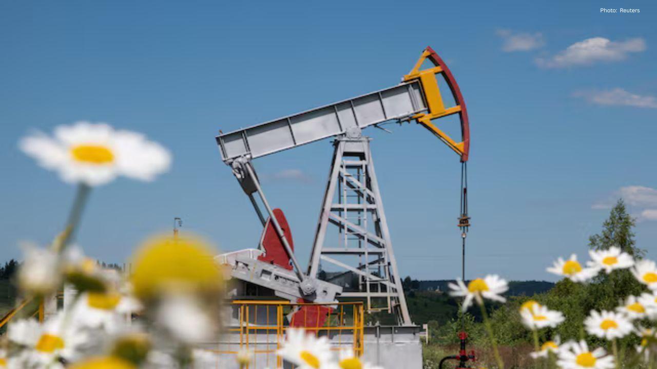 Oil Prices Fall as Oversupply and US-China Trade Tensions Worry Markets