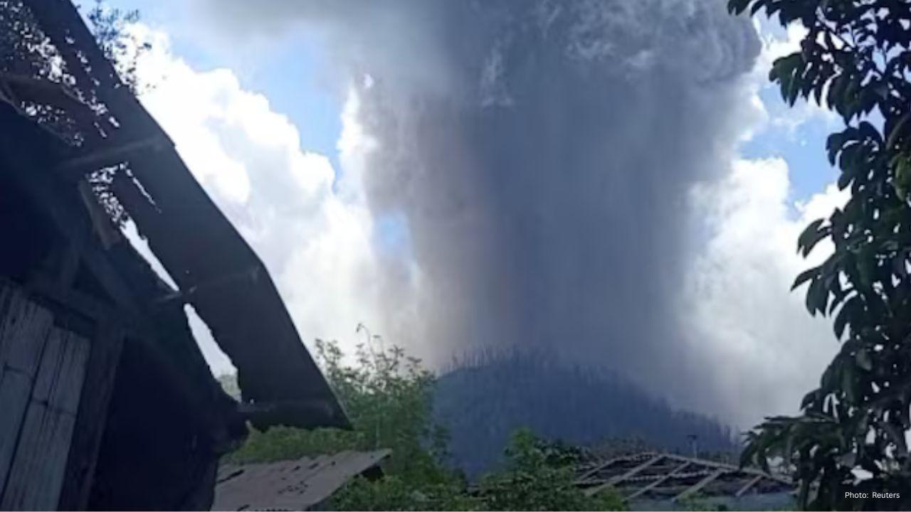 Indonesia’s Mount Lewotobi Laki-Laki Erupts, Sending Ash 10 Kilometers into the Sky