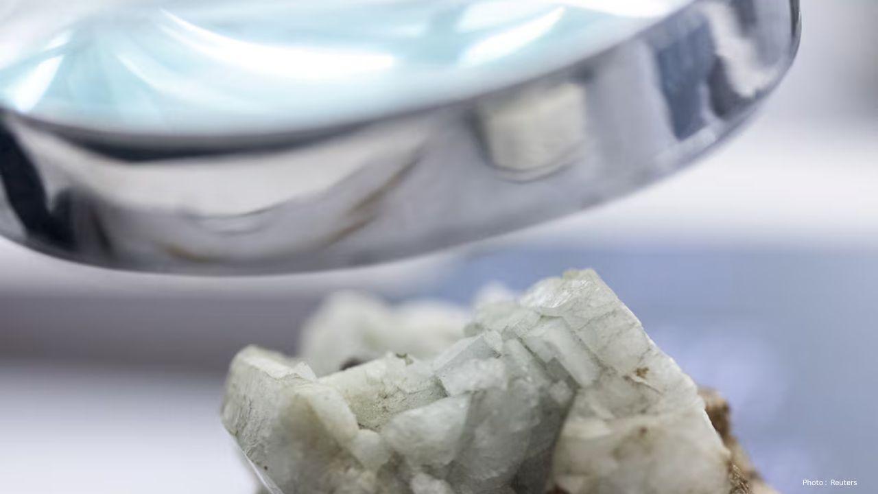 Global Automakers Rush to Secure Rare Earths Before China’s Export Deadline