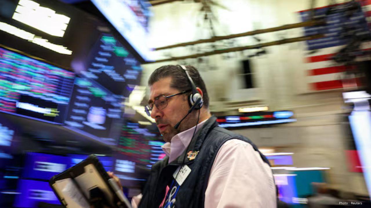 Wall Street Futures Slow Down as Investors Await Big Company Results