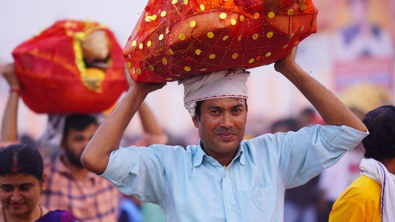Chhath Puja: A Festival of Reverence and Nature in Hindu Culture Chhath Puja: A Festival of Reverence and Nature in Hindu Culture