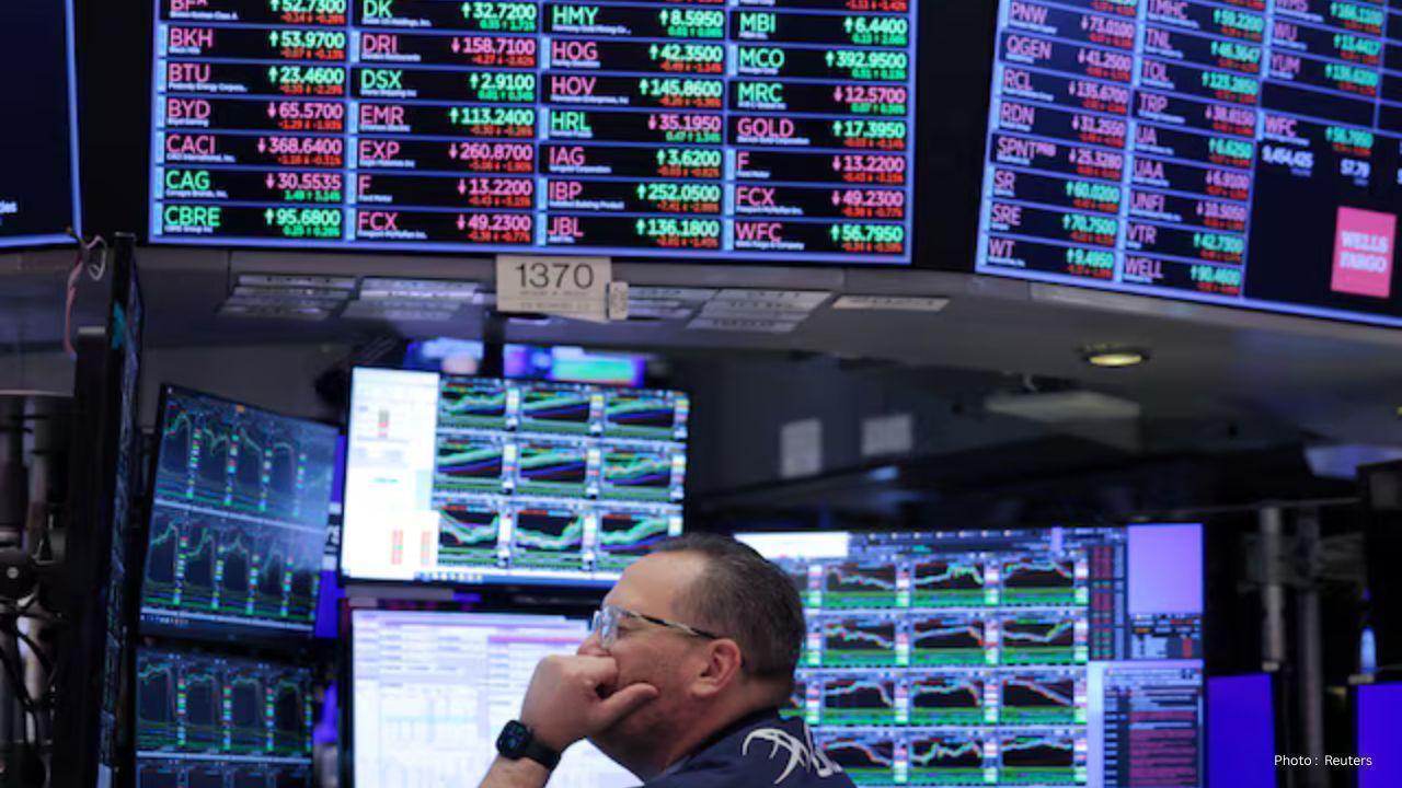 Wall Street Futures Waver as Netflix Profit Miss Raises Investor Caution