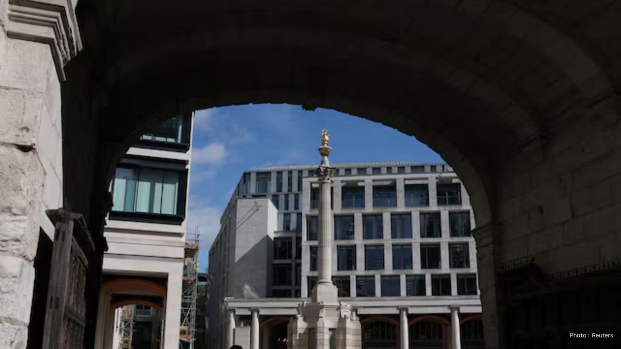 London Stocks Rise as Inflation Data Fuels Rate Cut Bets; Barclays Leads Gains London Stocks Rise as Inflation Data Fuels Rate Cut Bets; Barclays Leads Gains