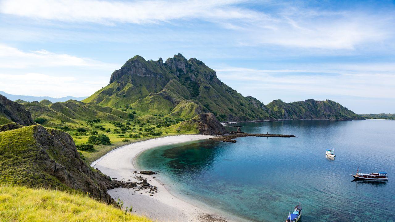 Exploring Nusa Molas: The Jurassic Park Island of Flores Exploring Nusa Molas: The Jurassic Park Island of Flores