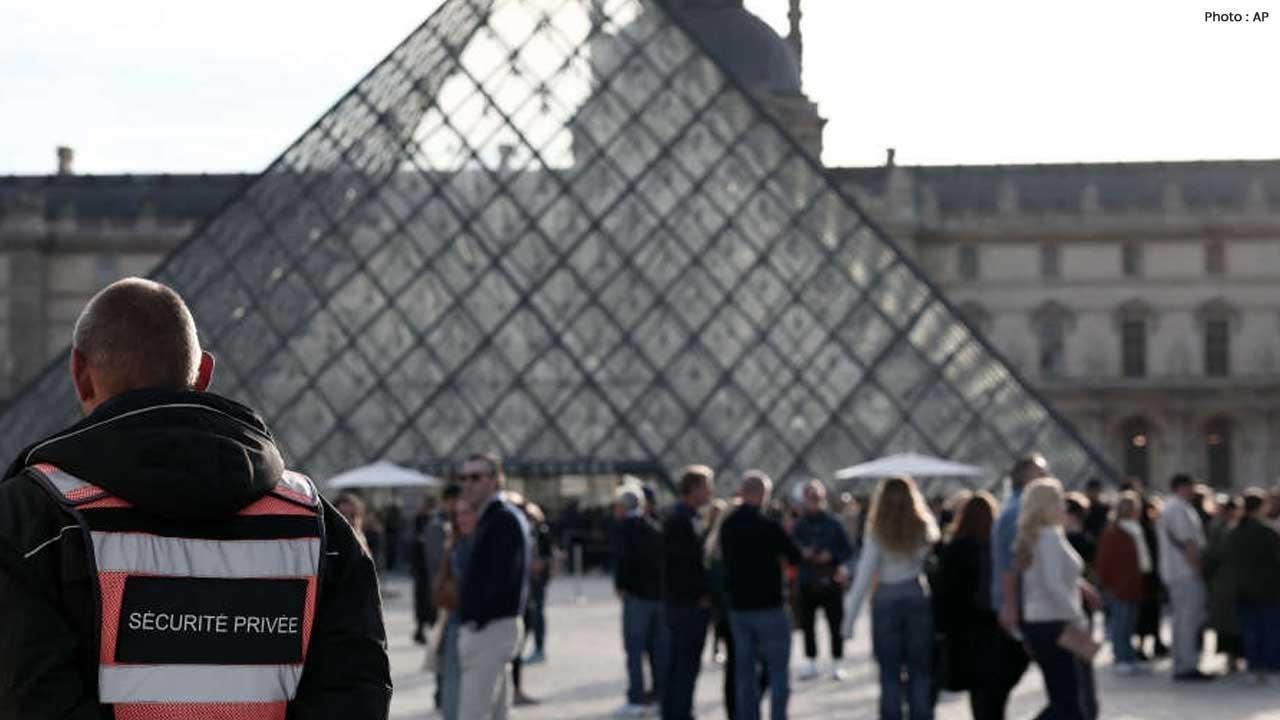 Louvre Relocates Crown Jewels to Bank of France Following Robbery Louvre Relocates Crown Jewels to Bank of France Following Robbery