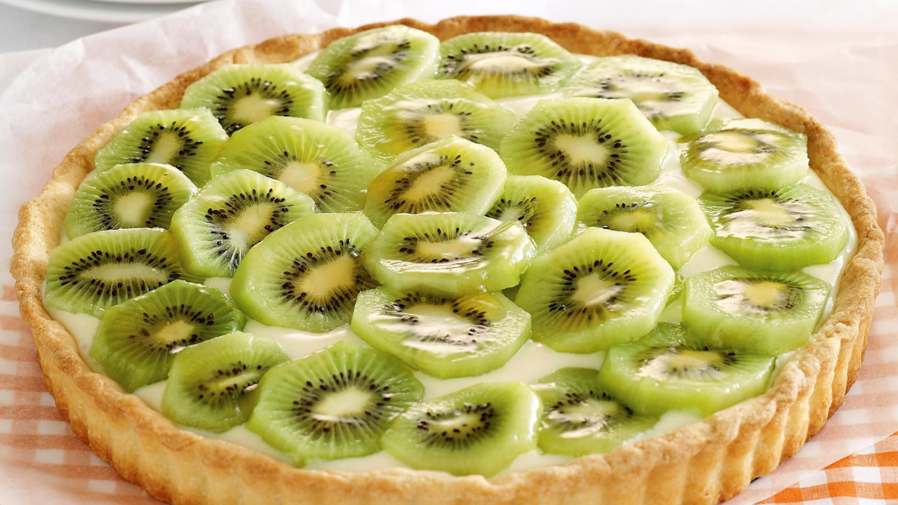 Exploring the Benefits of Eating Kiwi Before Bed Exploring the Benefits of Eating Kiwi Before Bed