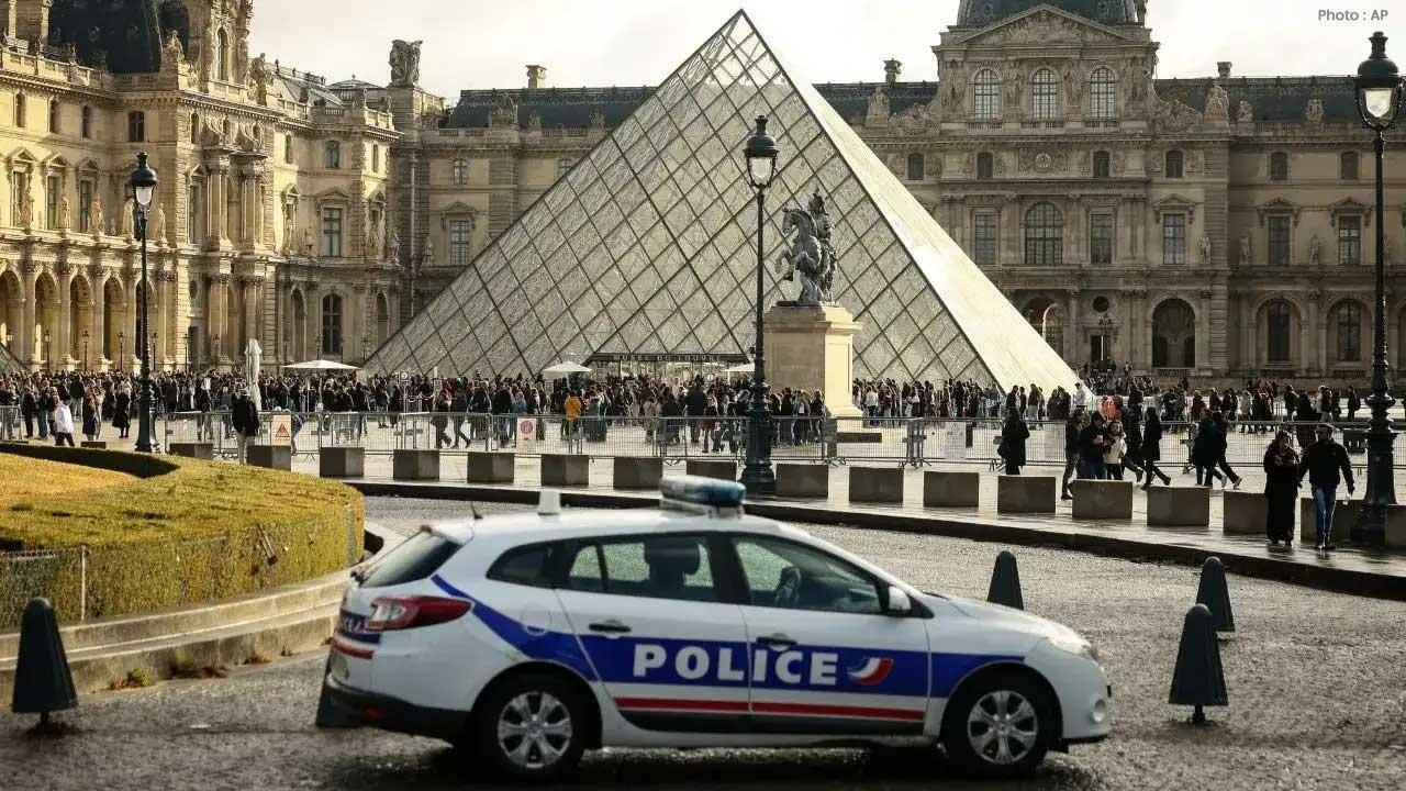 Arrests Made in $102 Million Louvre Heist at Paris Airport Arrests Made in $102 Million Louvre Heist at Paris Airport