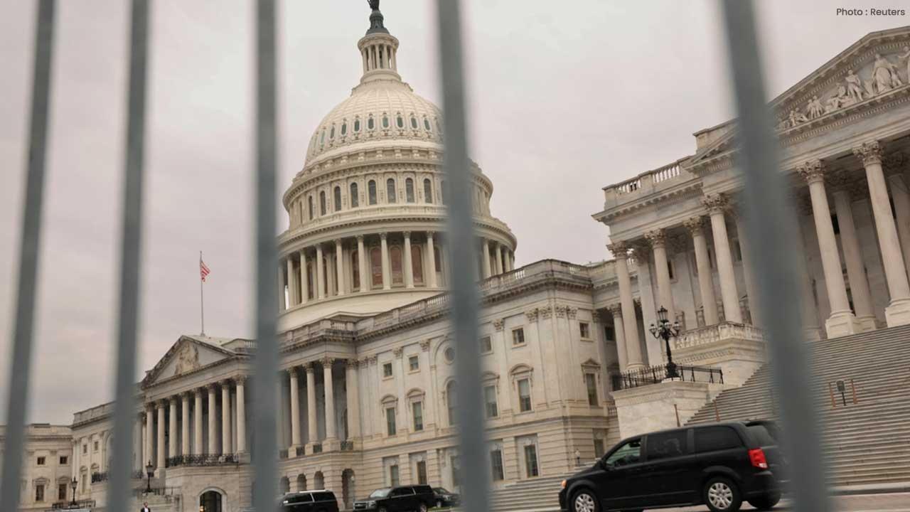 US Government Shutdown Escalates into Partisan Standoff US Government Shutdown Escalates into Partisan Standoff