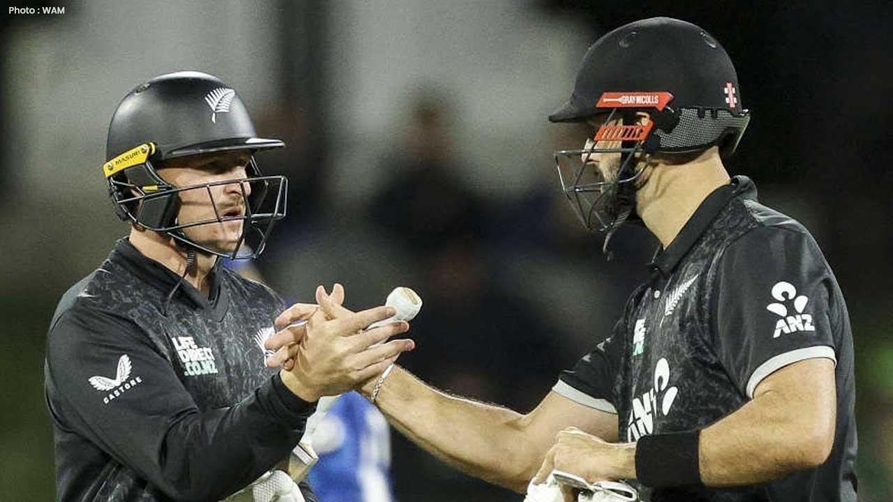 New Zealand Defeats England by 4 Wickets in Opening ODI New Zealand Defeats England by 4 Wickets in Opening ODI