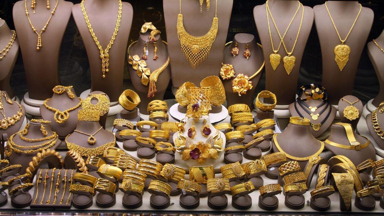 Gold Tops $4,000 as Safe-Haven Demand Pushes Silver Higher Gold Tops $4,000 as Safe-Haven Demand Pushes Silver Higher