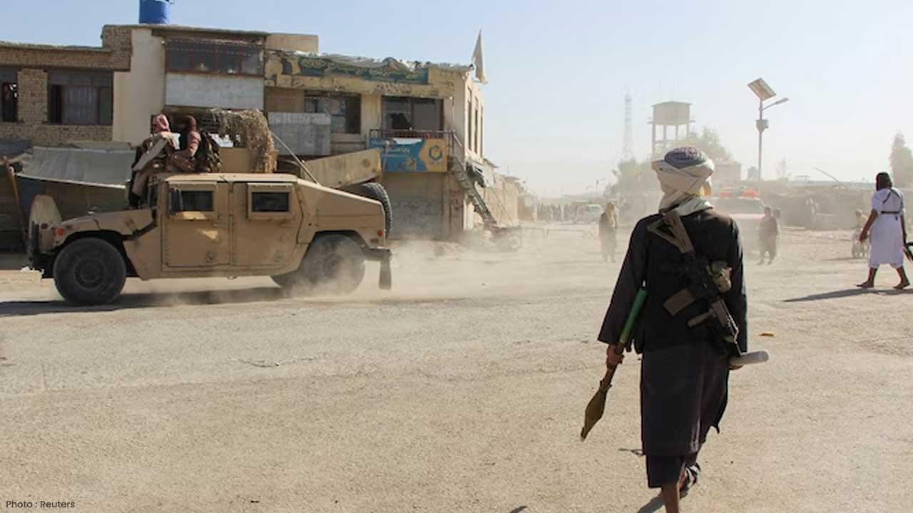 Five Pakistani Soldiers and 25 Militants Killed in Border Clashes