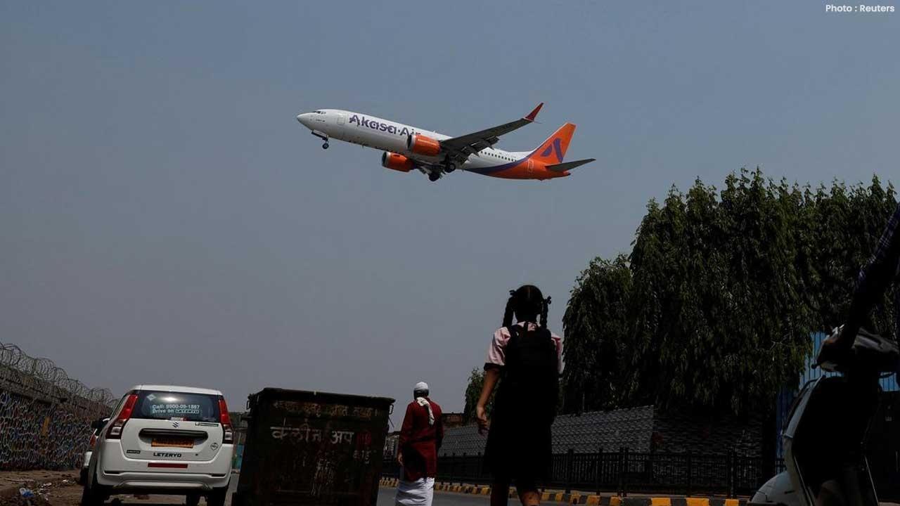 Akasa Air Passenger Detained After Attempted Emergency-Exit Breach in Varanasi