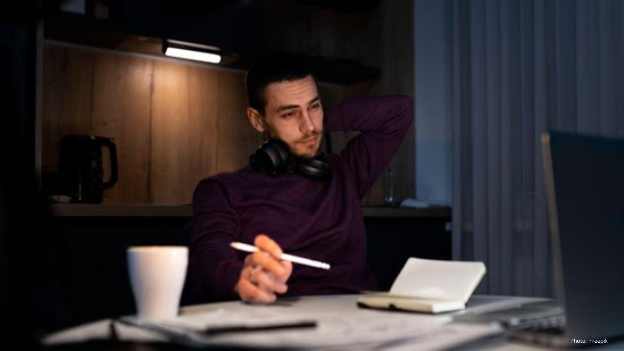 20-Year Sleep Specialist Advises Night-Shift Workers on Restorative Sleep